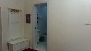 Отель Hotel Lilo near Airport Тбилиси Четырехместный номер с собственной ванной комнатой-9