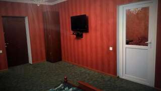 Отель Hotel Lilo near Airport Тбилиси Двухместный номер с 1 кроватью или 2 отдельными кроватями и собственной ванной комнатой-9