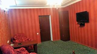 Отель Hotel Lilo near Airport Тбилиси Двухместный номер с 1 кроватью или 2 отдельными кроватями и собственной ванной комнатой-12