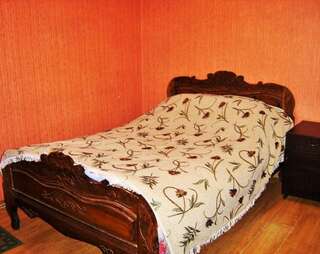 Отель Hotel Lilo near Airport Тбилиси Двухместный номер с 1 кроватью или 2 отдельными кроватями и собственной ванной комнатой-4