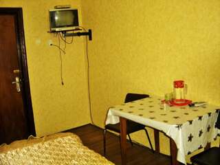 Отель Hotel Lilo near Airport Тбилиси Двухместный номер с 1 кроватью и общей ванной комнатой-2