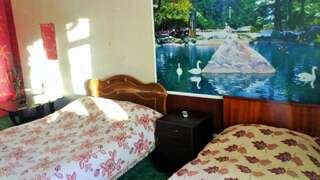 Отель Hotel Lilo near Airport Тбилиси Двухместный номер с 2 отдельными кроватями и общей ванной комнатой-3